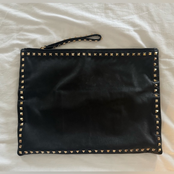 Valentino Rocktstud Vitello Oversized Clutch with wrist strap - Picture 4 of 10